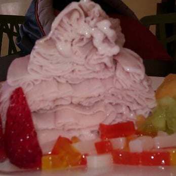 Frostcity - Strawberry snow ice - Desserts Near Me - Honolulu, Hawaii