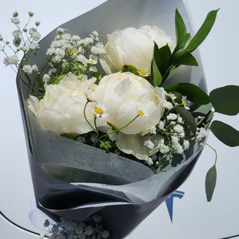 Cypress Florist - Peony bouquet (w/ chamomile and baby's breath) - Florists Near Me - Cypress, California Cypress Florist - Peony bouquet (w/ chamomile and baby's breath) - Florists Near Me - Cypress, California