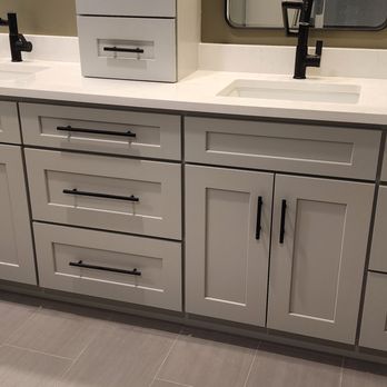 DL Cabinetry - A beautiful and efficient vanity configuration. - Cabinetry Near Me - Jacksonville, Florida DL Cabinetry - A beautiful and efficient vanity configuration. - Cabinetry Near Me - Jacksonville, Florida