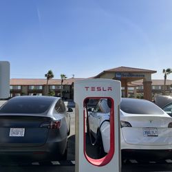 Tesla Supercharger - Ehrenberg