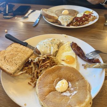 Broken Yolk Cafe - Chicken Fried Steak & Eggs and Short Stack Pancakes (2) - American Near Me - Temecula, California