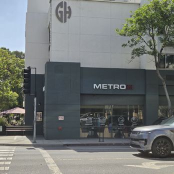 Metro Cafe - Outside. - Breakfast & Brunch Near Me - Santa Monica, California Metro Cafe - Outside. - Breakfast & Brunch Near Me - Santa Monica, California