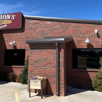 Sharons BBQ South - Entry way view at Sharons Barbecue and Catering South in Abilene Texas, USA. - Barbeque Near Me - Abilene, Texas Sharons BBQ South - Entry way view at Sharons Barbecue and Catering South in Abilene Texas, USA. - Barbeque Near Me - Abilene, Texas