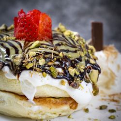 Fuwa Fuwa Dessert Cafe - Dubai Pistachio Chocolate Pancake