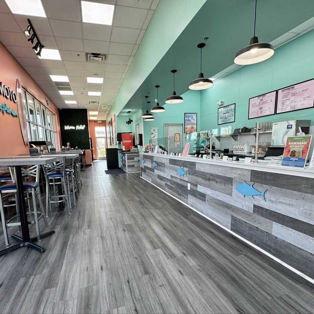 Pokemoto - Restaurant interior. Mostly bar height tables. - Poke Near Me - Orlando, Florida