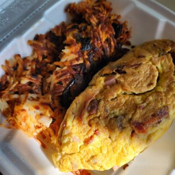 Tasty Waffle - Romeo omelette with homemade "fries" which are like hash browns.  Peppers and spice in these! Yummy - Breakfast & Brunch Near Me - Romeoville, Illinois