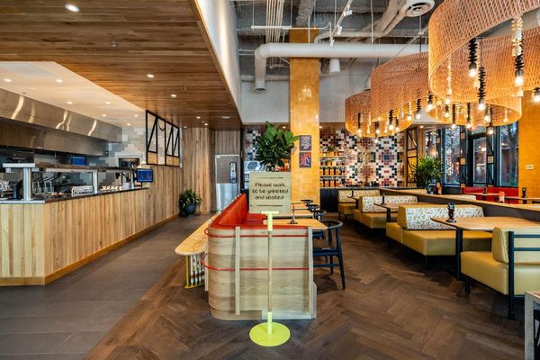 Nando's PERi-PERi by null