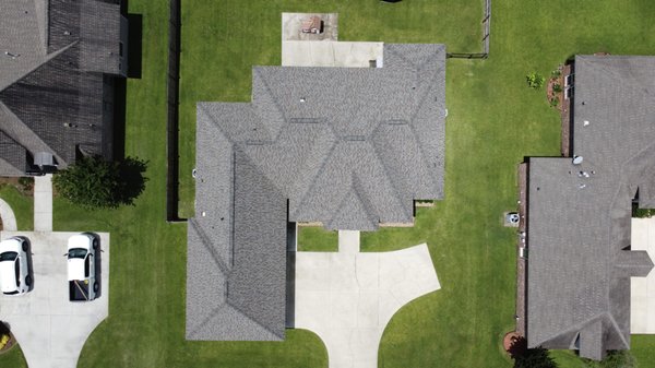 Signature Roofing & Construction Logo