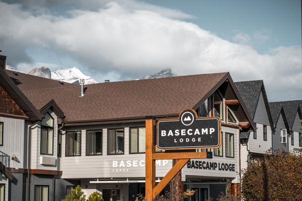 Basecamp Lodge Canmore by null