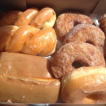 Simone's Donuts - Glaze donuts, maple bars, and cronuts. - Donuts Near Me - Long Beach, California Simone's Donuts - Glaze donuts, maple bars, and cronuts. - Donuts Near Me - Long Beach, California