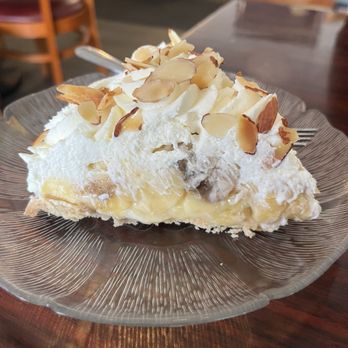 Village Kitchen & Pie Shoppe - Banana cream pie - American Near Me - Carlsbad, California Village Kitchen & Pie Shoppe - Banana cream pie - American Near Me - Carlsbad, California
