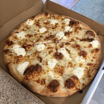 Cucina Pizza & Bar - Quattro Formaggio Pizza - Salad Near Me - Orlando, Florida