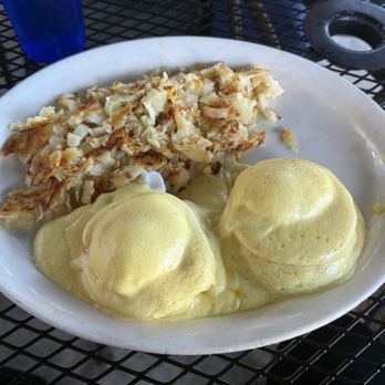 Stacks On Route 66 - CRAB BENEDICT - American Near Me - Glendora, California