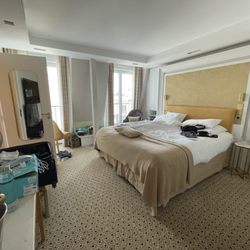 Hotel Madison - Our room nice firm bed
