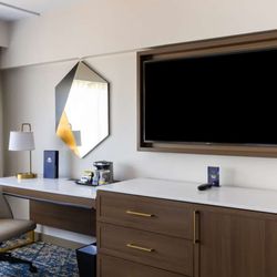 DoubleTree by Hilton Hotel Tinton Falls - Eatontown - Guest room