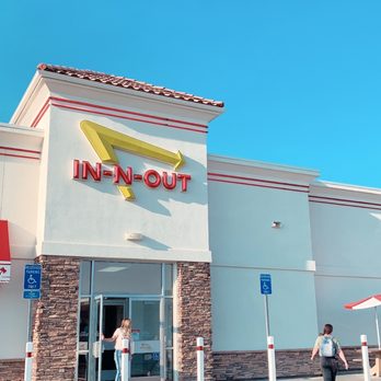 In-N-Out Burger - ows the front of a restaurant - Burgers Near Me - Orem, Utah In-N-Out Burger - ows the front of a restaurant - Burgers Near Me - Orem, Utah