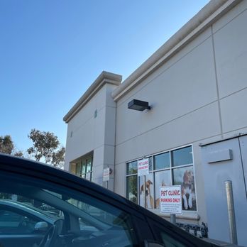 United Pet Hospital - side of building - Veterinarians Near Me - Hayward, California