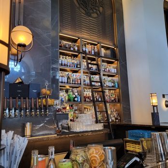 Rundle Bar - Bar - Lounges Near Me - Banff, Alberta Rundle Bar - Bar - Lounges Near Me - Banff, Alberta