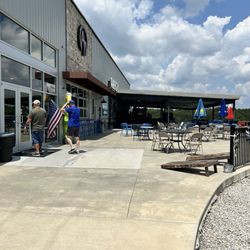 Area71 - Branson - Entrance to the right side of the facility and it's outside patio
