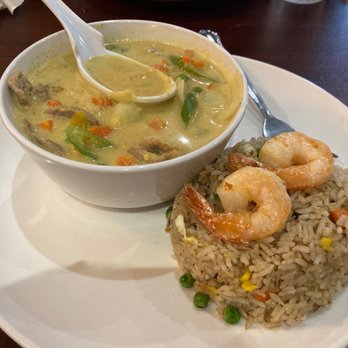 Pad Thai Classic - Yellow curry dinner with shrimp fried rice - Thai Near Me - Long Beach, California Pad Thai Classic - Yellow curry dinner with shrimp fried rice - Thai Near Me - Long Beach, California