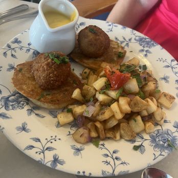 Little Hen - Crab Cake Benedict (Hollandaise Sauce on the side / No Eggs) - Breakfast & Brunch Near Me - Weston, Florida Little Hen - Crab Cake Benedict (Hollandaise Sauce on the side / No Eggs) - Breakfast & Brunch Near Me - Weston, Florida