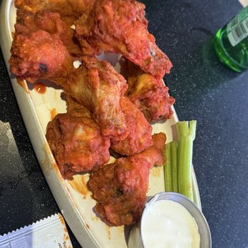 Dave & Buster's Orlando - 10 mild chicken wings - American Near Me - Orlando, Florida Dave & Buster's Orlando - 10 mild chicken wings - American Near Me - Orlando, Florida