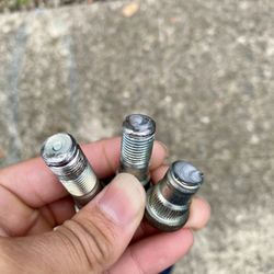 Absolute Air & Auto Repair - Broken/ Stripped Wheel Studs.