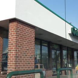 the front of a fast food restaurant