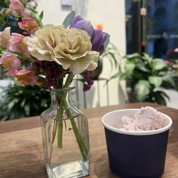 Remi Flower & Coffee - Mini size strawberry iced cream - Coffee & Tea Near Me - New York, New York Remi Flower & Coffee - Mini size strawberry iced cream - Coffee & Tea Near Me - New York, New York