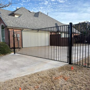P&B TX Fencing - Iron 8ft swing gate flat top - Fences & Gates Near Me