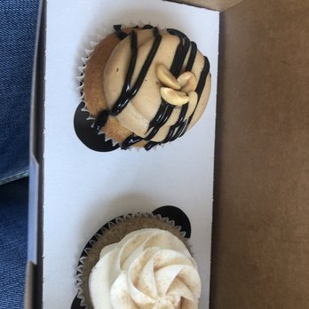 Camarillo Cupcake - $3.50 each and worth it - Cupcakes Near Me - Camarillo, California Camarillo Cupcake - $3.50 each and worth it - Cupcakes Near Me - Camarillo, California