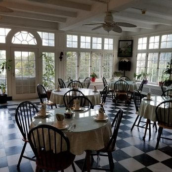 Blind Tiger Burlington - The breakfast area - Hotels Near Me - Burlington, Vermont