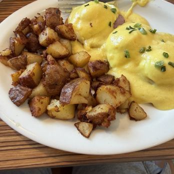 3 Rivers Café - Eggs Benedict - Breakfast & Brunch Near Me - Channahon, Illinois