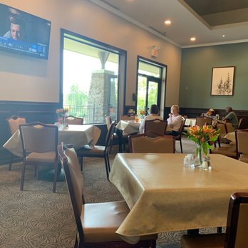 The Pines - Inside - Seafood Near Me - Farmington Hills, Michigan