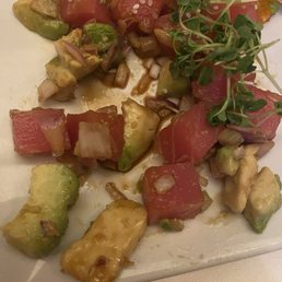 Tuna appetizer with brown avocado Tuna appetizer with brown avocado