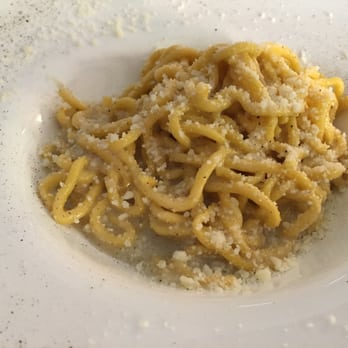 Mamà Ristobistrot - Classic Roman pasta: Cacio e Pepe - Italian Near Me - Rome, RM