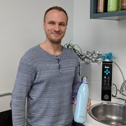 IMPaX Health - Hydrogen / Alkaline Water, Supplements & More - Friend filling up a water bottle with Ion Thrive Hydrogen Rich Water at IMPaX Health in Folsom, CA