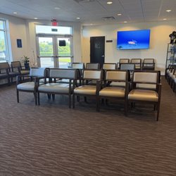 Deuk Spine Institute - So clean and girls upfront are so sweet!