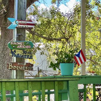 Coqui Snacks - Some porch decorations - Donuts Near Me - Kissimmee, Florida Coqui Snacks - Some porch decorations - Donuts Near Me - Kissimmee, Florida