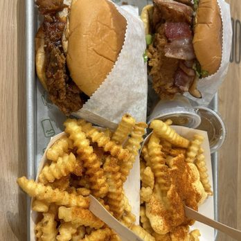Shake Shack Wrentham - Burgers Near Me - Wrentham, Massachusetts