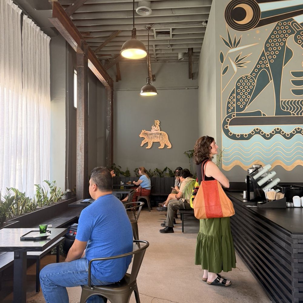 The Boy & The Bear - Atmosphere - Coffee & Tea Near Me - Pasadena, California
