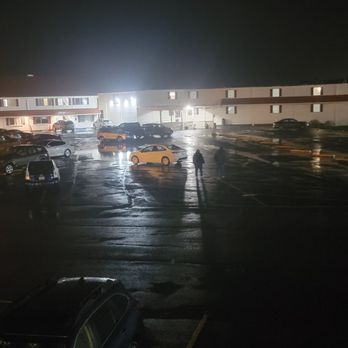 The Adobe Resort - Was supposed to be an ocean view...parking lot view is what we got. - Hotels Near Me - Yachats, Oregon