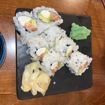 Toro - Ladies and gentlemen, introducing $15 Philly roll, featuring hard grains of rice and poorly packed... And a long wait - Sushi Bars Near Me - Carmel, California