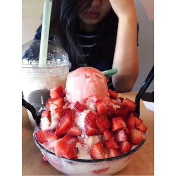 Ari Bakery Cafe - Strawberry bingsoo - Bakeries Near Me - Davie, Florida Ari Bakery Cafe - Strawberry bingsoo - Bakeries Near Me - Davie, Florida