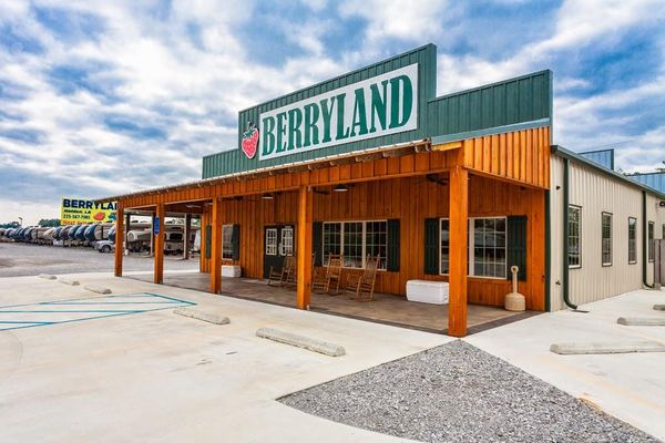 BERRYLAND CAMPERS HOLDEN - Updated February 2026 - 20 Photos - 27030 ...