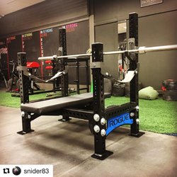 IN Strong Strength Fitness - Rogue bench