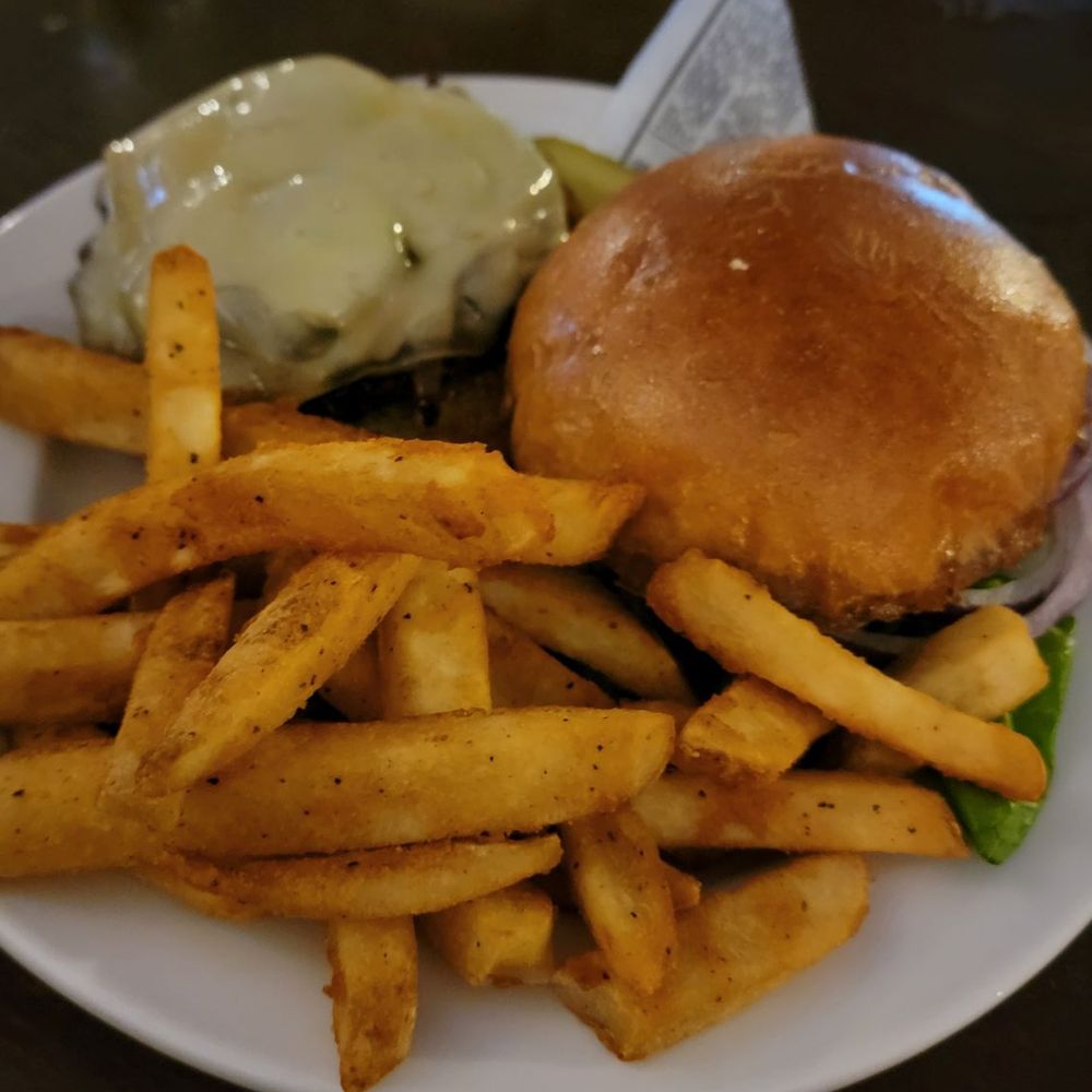 The '6 House Pub - Mushroom Swiss burger - American Near Me - Williamstown, Massachusetts