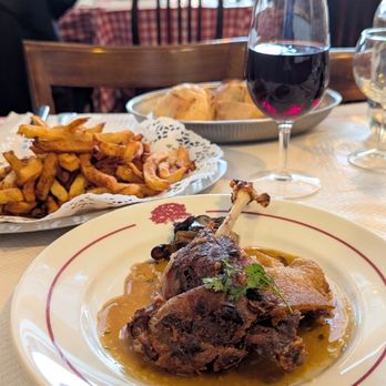 Bistrot Paul Chêne - Duck Confit so dry - Bistros Near Me - Paris, 75 Bistrot Paul Chêne - Duck Confit so dry - Bistros Near Me - Paris, 75
