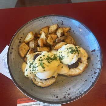 Strang Hall - Burnt End Benny - Food Court Near Me - Overland Park, Kansas Strang Hall - Burnt End Benny - Food Court Near Me - Overland Park, Kansas