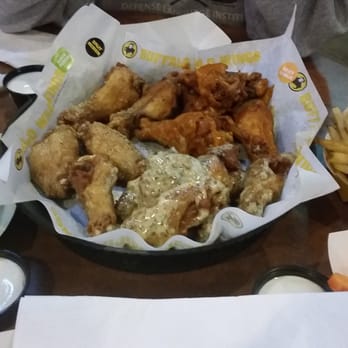 Buffalo Wild Wings - Medium traditional chicken wings: Parmesan Garlic Spicy Garlic Lemon Pepper - Chicken Wings Near Me - Irvine, California